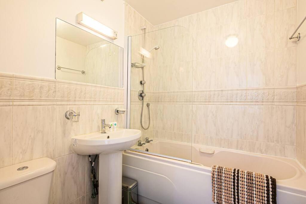 Beautiful 1-Bed Apartment In Grade Listed Warehouse - Victoria Quays, Sheffield City Centre, Free Parking, Pet Friendly, Netflix Kültér fotó